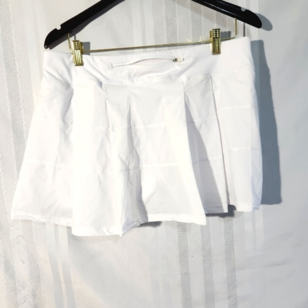 WOMEN'S WHITE PLEADED  SKORTS 👀SEE 👀 PICTURES MEASUREMENT